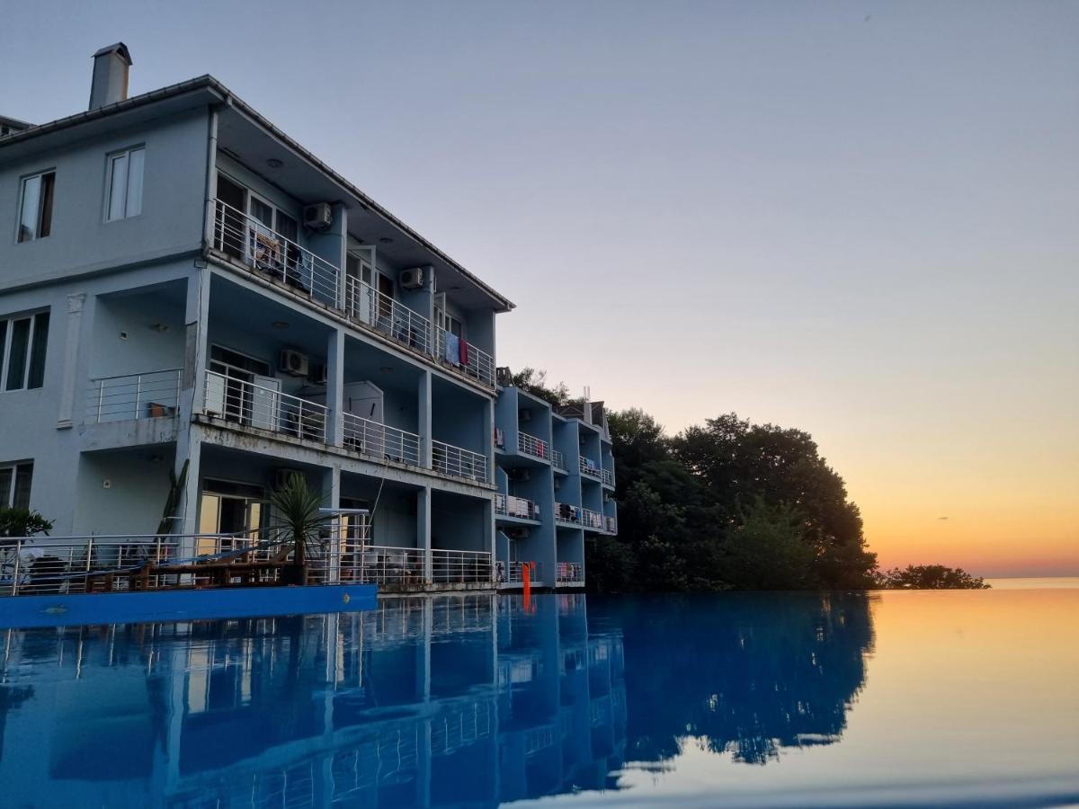 Calypso Kvariati Hotel Экстерьер фото